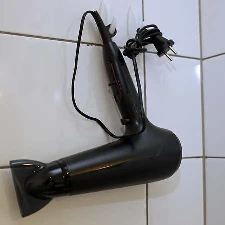 Kalustettu Kolmio Alfred