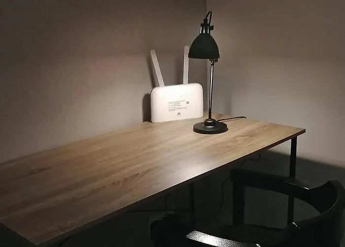 Kalustettu Kolmio Alfred コッコラ