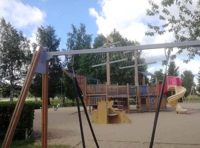 Kalustettu Kolmio Alfred コッコラ